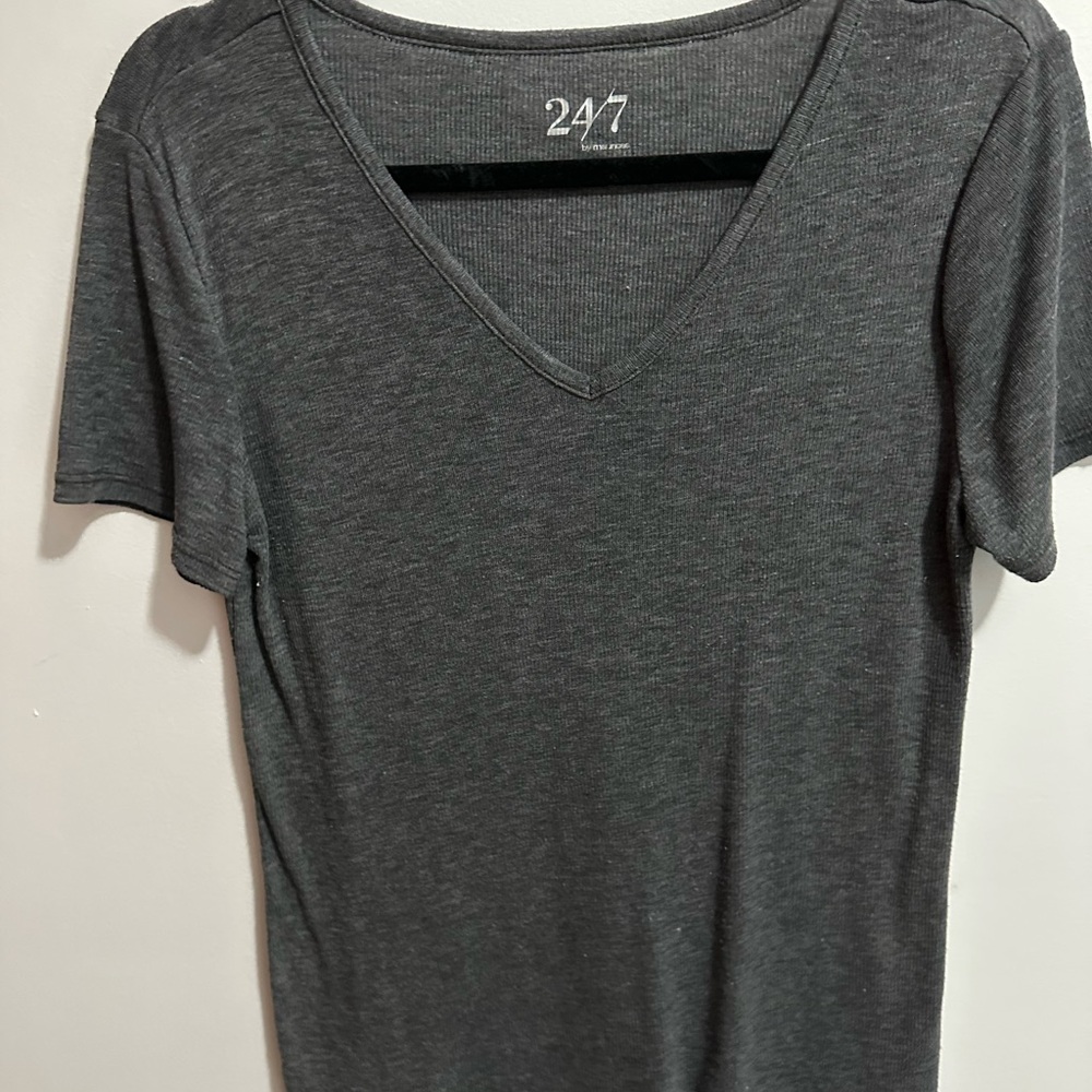 Maurices Dark Gray V-Neck Short Sleeve Tee